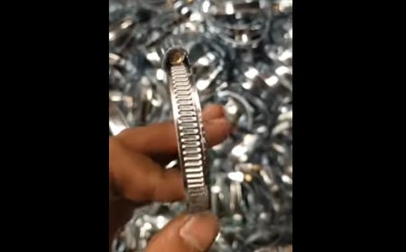 We cooperate a new electroplating factory to do zinc plated hose clamp for us,the first lot cargo is finished,it’s wonderful,very shine! 